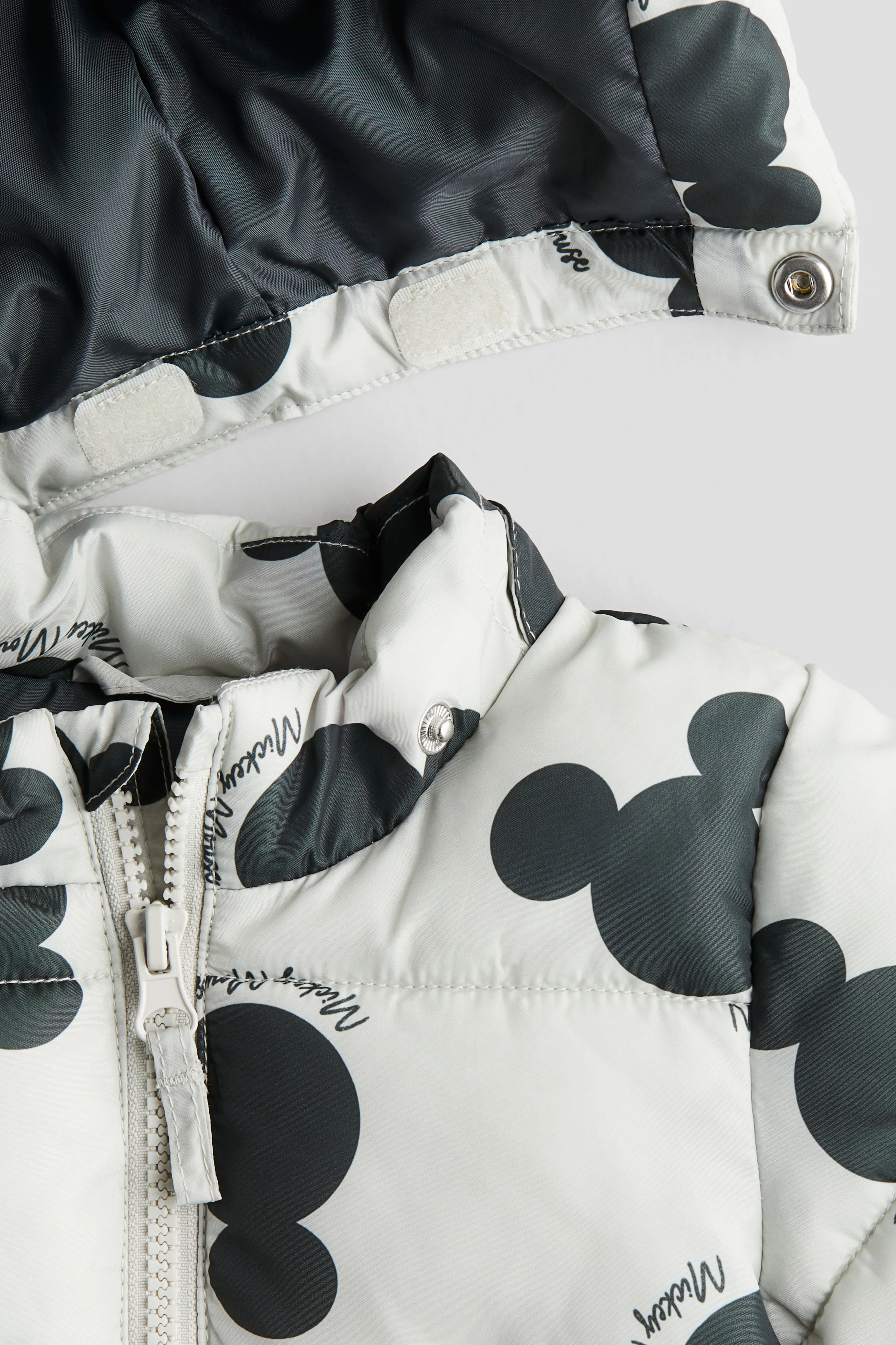 Appliquéd puffer jacket - Long sleeve - Regular length - Light grey/Mickey Mouse - Kids | H&M GB