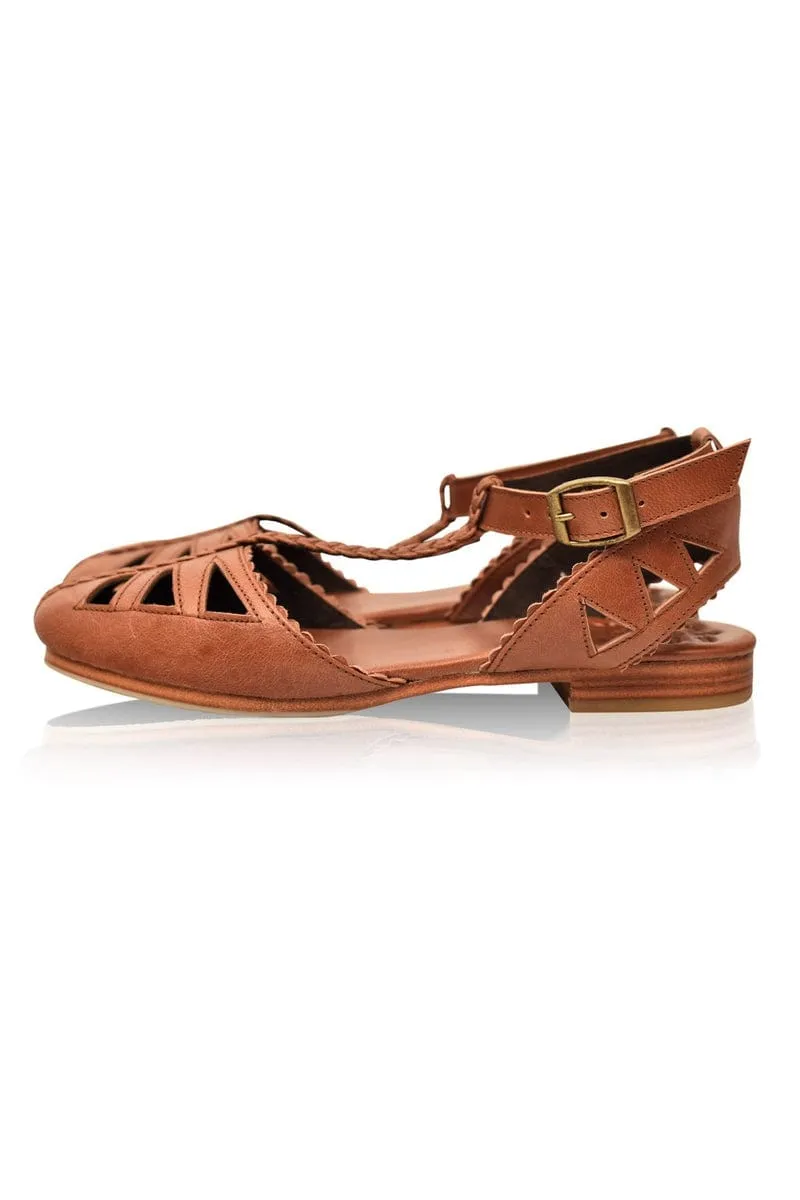 Bounty T-strap Leather Sandals in Vintage Beige