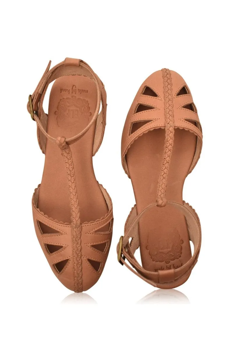 Bounty T-strap Leather Sandals in Vintage Beige