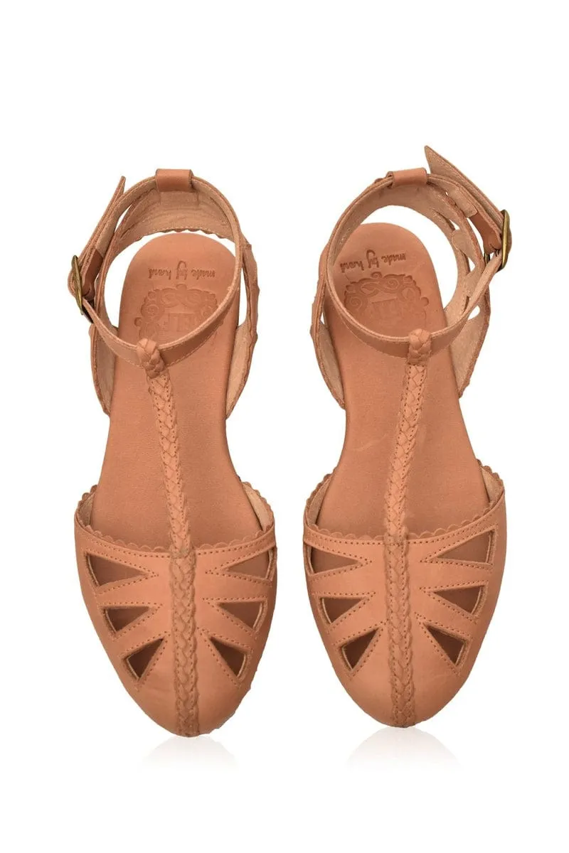 Bounty T-strap Leather Sandals in Vintage Beige