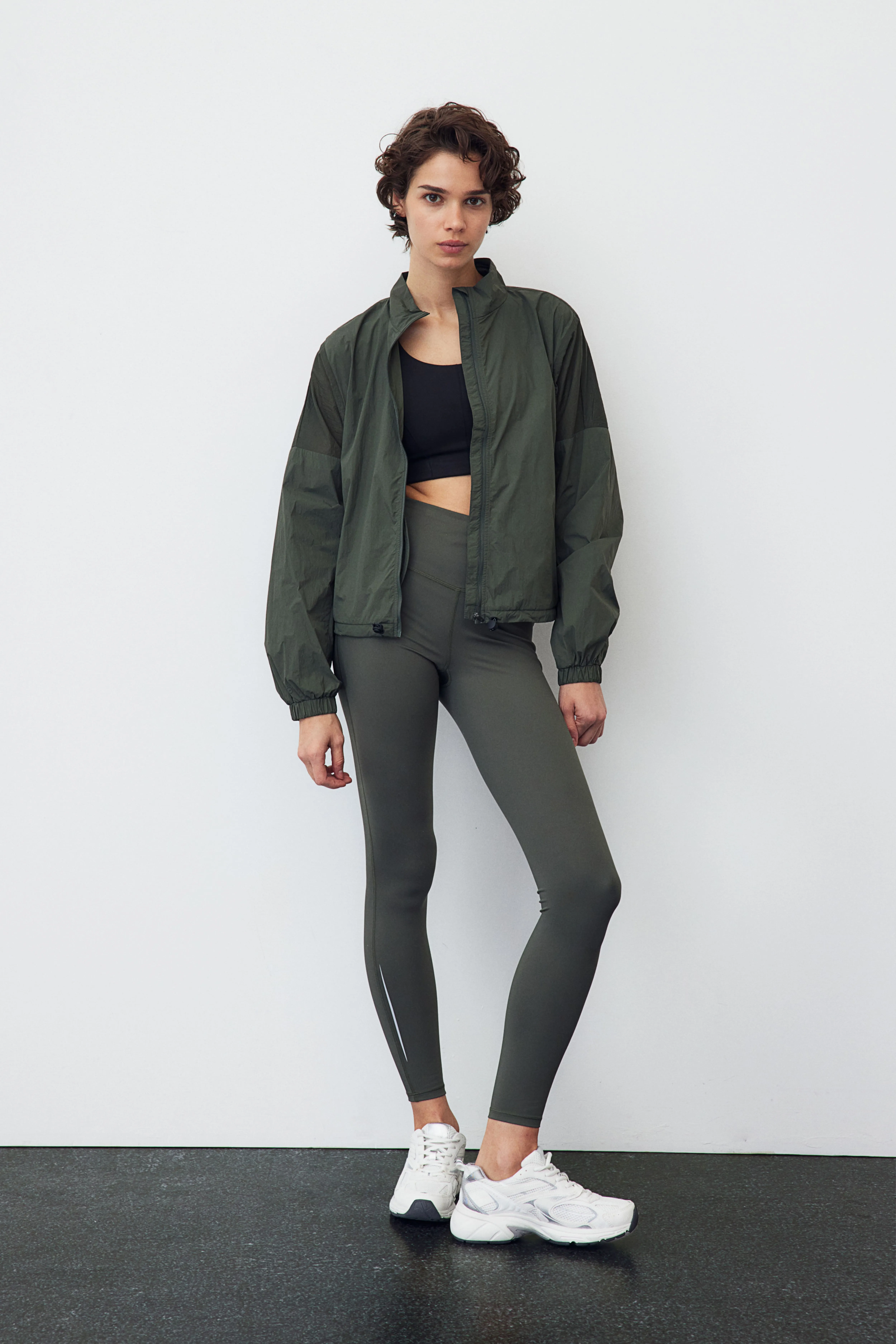 DryMove™ Running jacket - Long sleeve - Regular length - Dark khaki green - Ladies | H&M GB