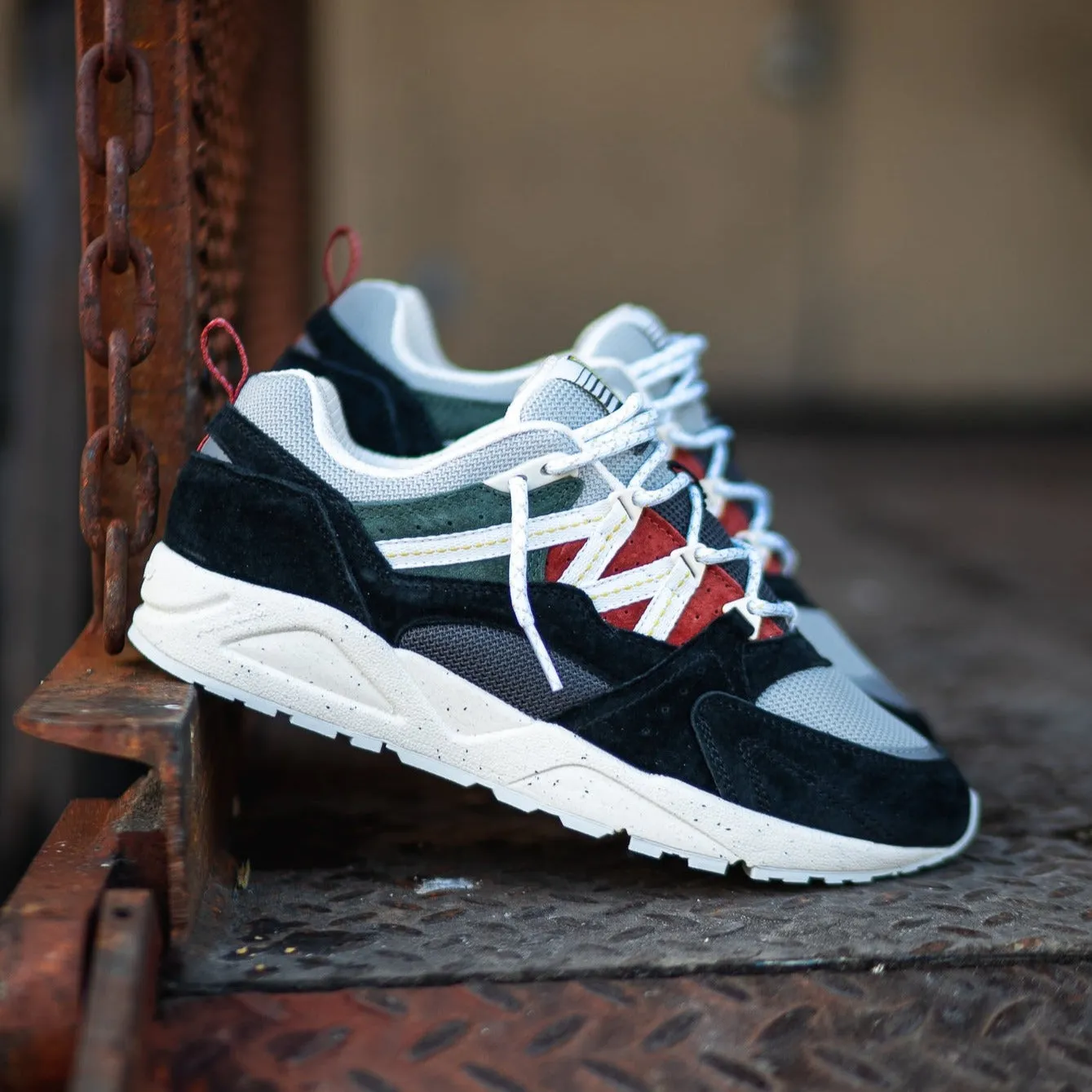 Karhu Fusion 2.0 Mascot (Jet Black/Bright White)