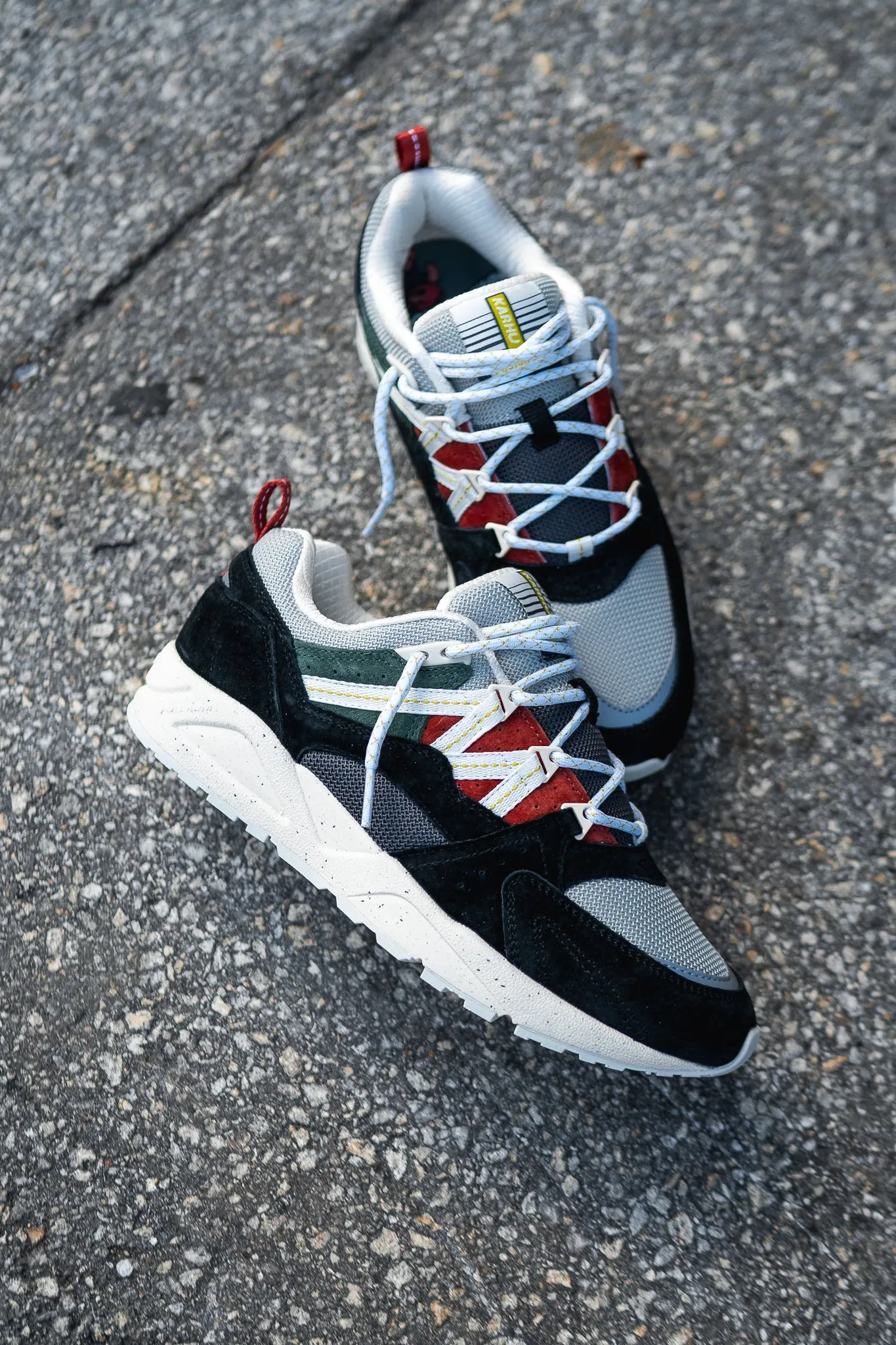 Karhu Fusion 2.0 Mascot (Jet Black/Bright White)