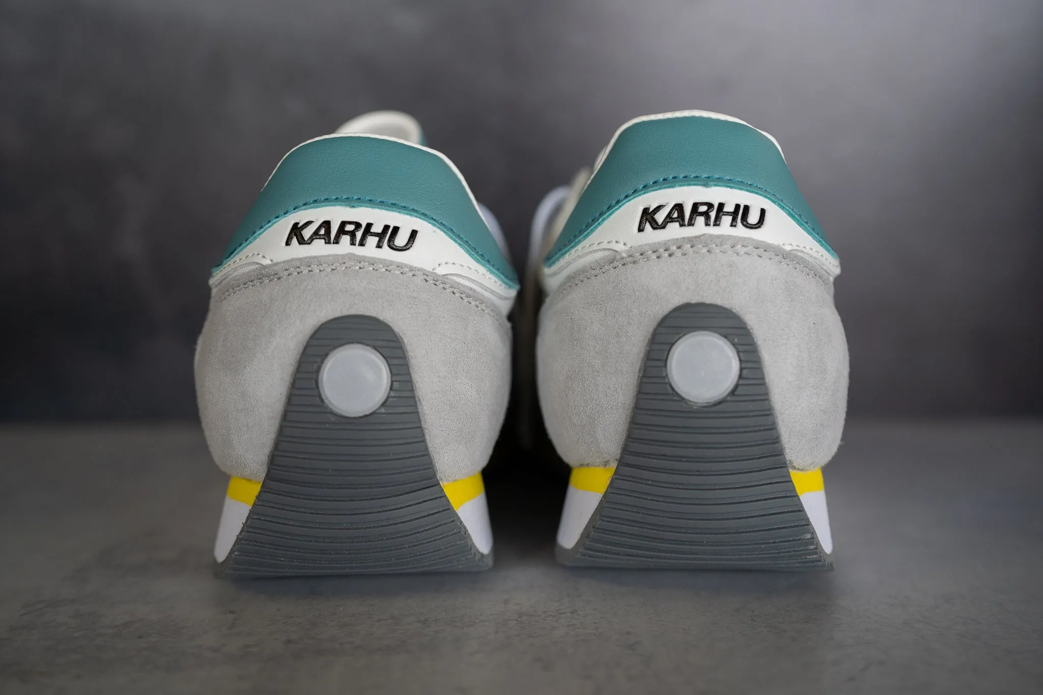 Karhu Mestari (Dawn Blue/Jet Black)