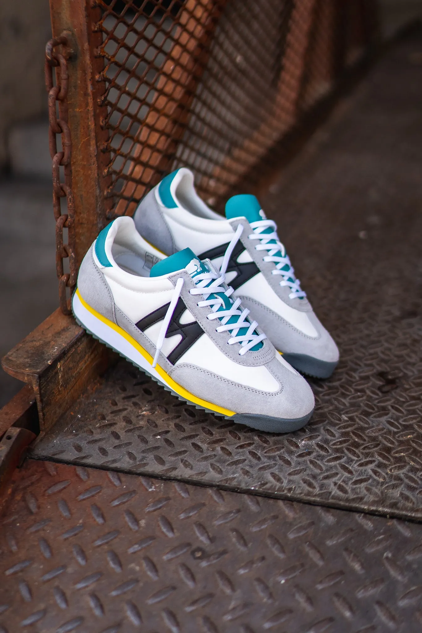 Karhu Mestari (Dawn Blue/Jet Black)