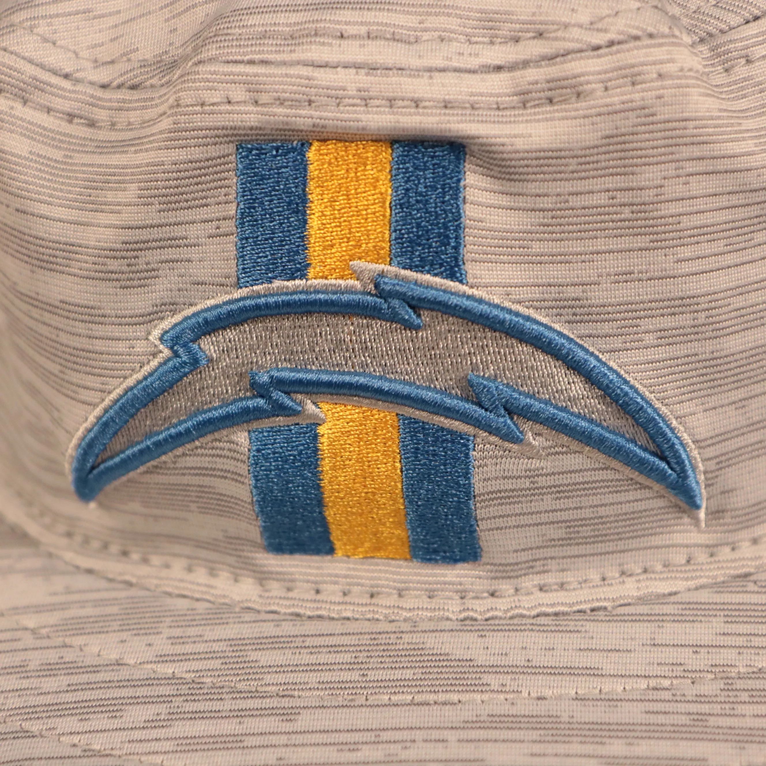 NEW ERA | LOS ANGELES CHARGERS | BOLT PATCH FRONT | NFL TRAINING 2021 | PANAMA BUCKET HAT | LIGHT BLUE BOTTOM | GRAY | OSFM