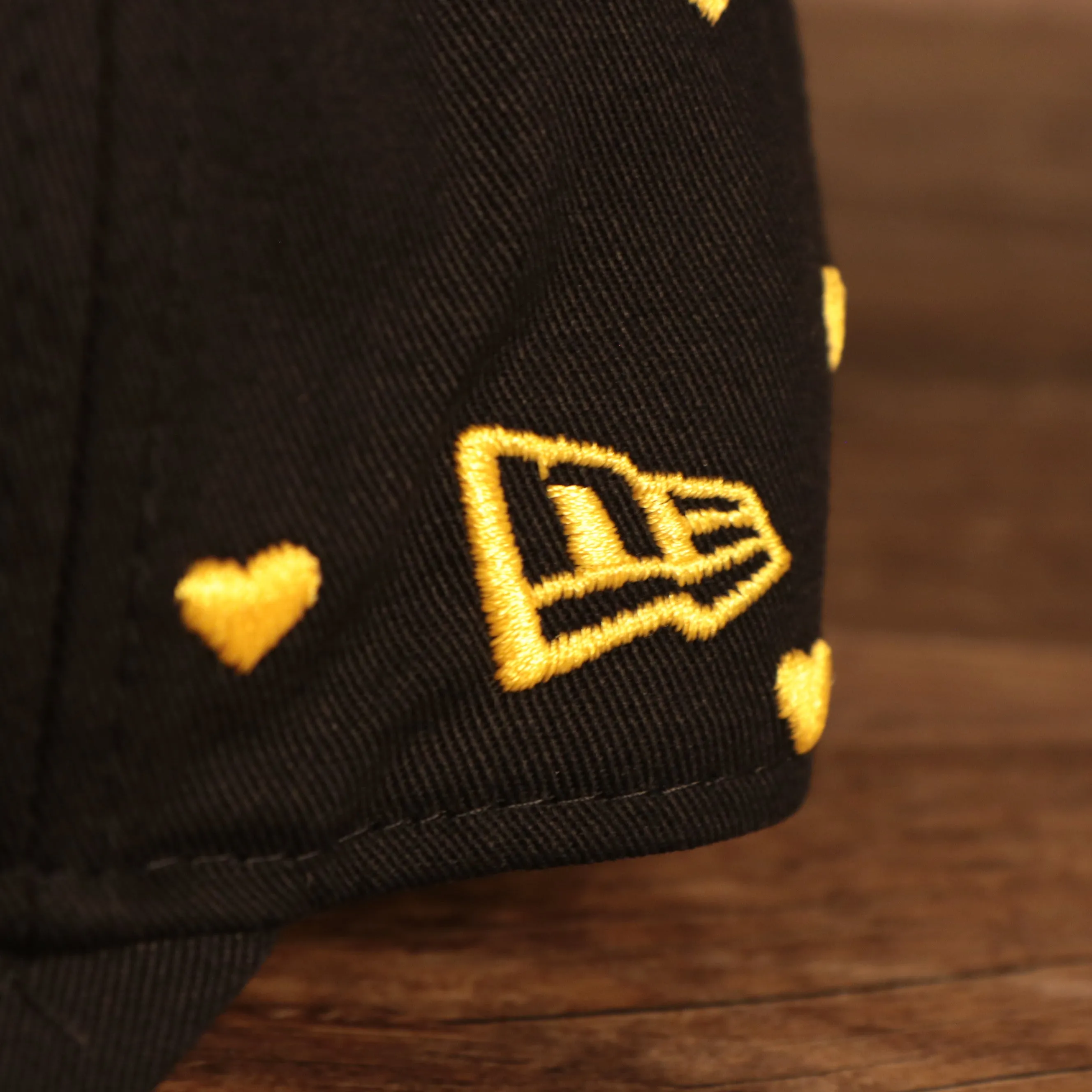 NEW ERA | PITTSBURGH PIRATES | DAD HAT | HEART CONFETTI | BLACK | CHILD OSFM